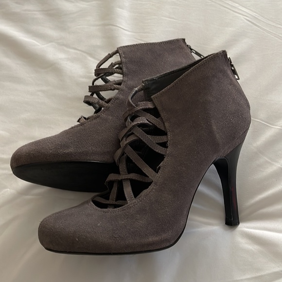 Steve Madden Shoes - Steve Madden String Lace Heels